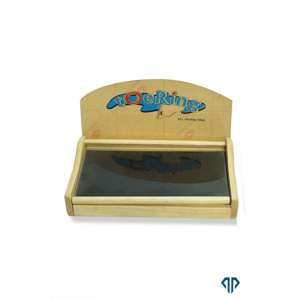 -05-stand_xylina_kosmimatwn